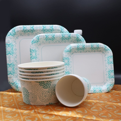 Disposable square paper plate